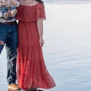 Maxi dress off the shoulders